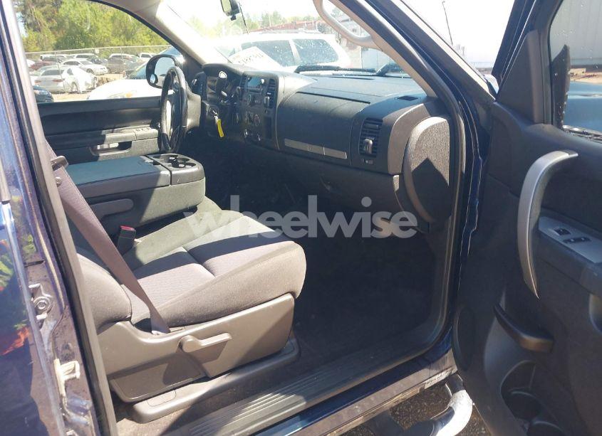 Photo 5 of 2011 Chevrolet Silverado 1500 LT (VIN 1GCPKSE34BF172359)