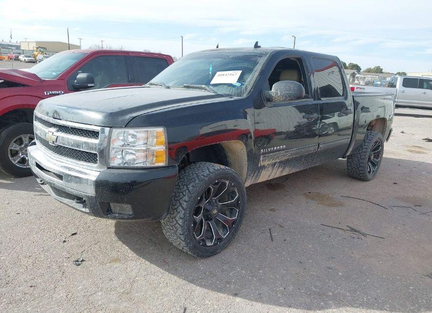 Photo 2 of 2011 Chevrolet Silverado 1500 LT (VIN 1GCPKSE37BF139873)