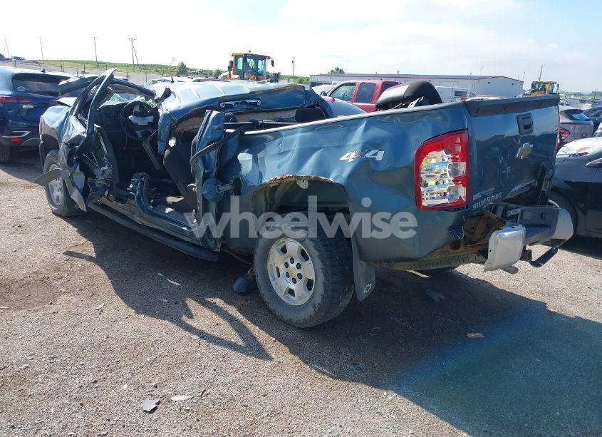 Photo 3 of 2011 Chevrolet Silverado 1500 LT (VIN 1GCPKSE39BF141883)