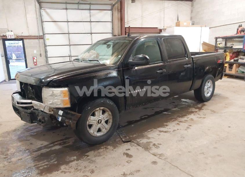 Photo 2 of 2011 Chevrolet Silverado 1500 LT (VIN 1GCPKSE3XBF216297)