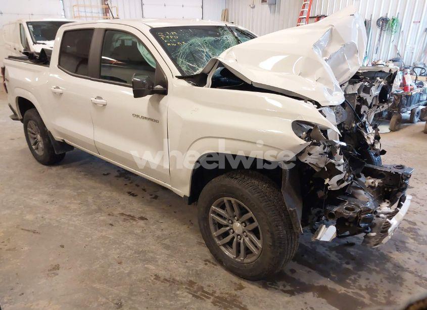 2024 Chevrolet Colorado 4WD LT (VIN 1GCPTCEK1R1131804) main photo