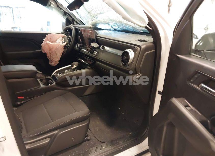 Photo 5 of 2024 Chevrolet Colorado 4WD LT (VIN 1GCPTCEK1R1131804)