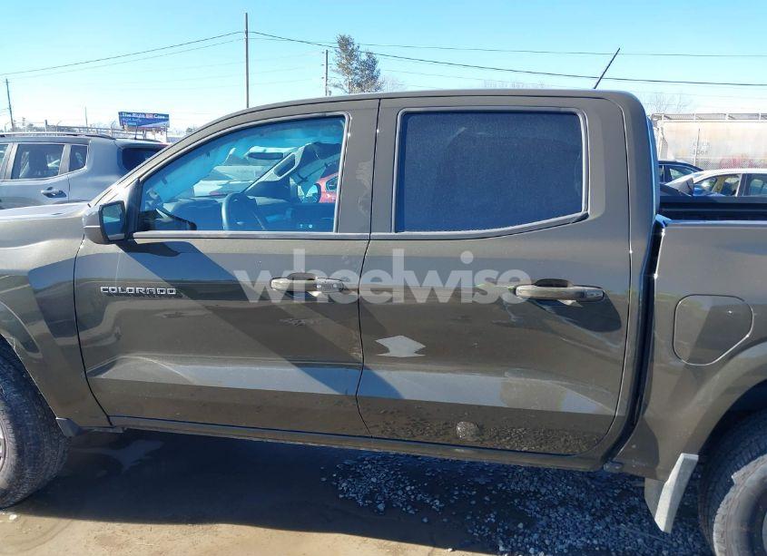 Photo 14 of 2024 Chevrolet Colorado 4WD LT (VIN 1GCPTCEK4R1135457)
