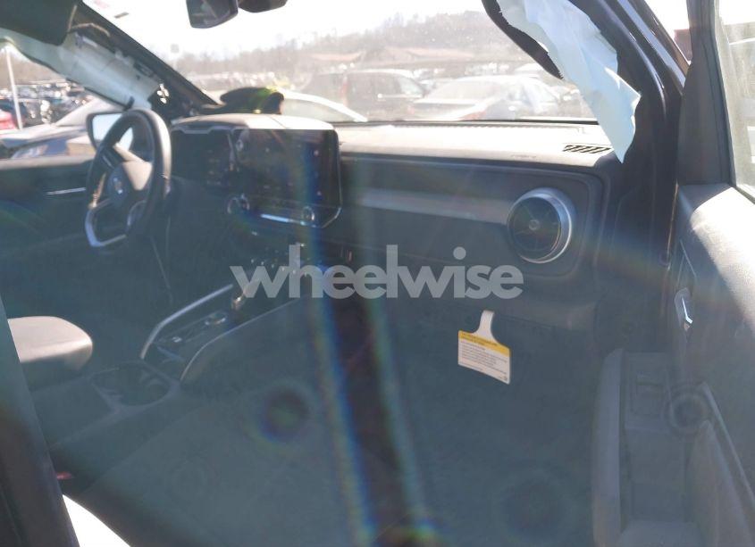 Photo 5 of 2024 Chevrolet Colorado 4WD LT (VIN 1GCPTCEK4R1135457)