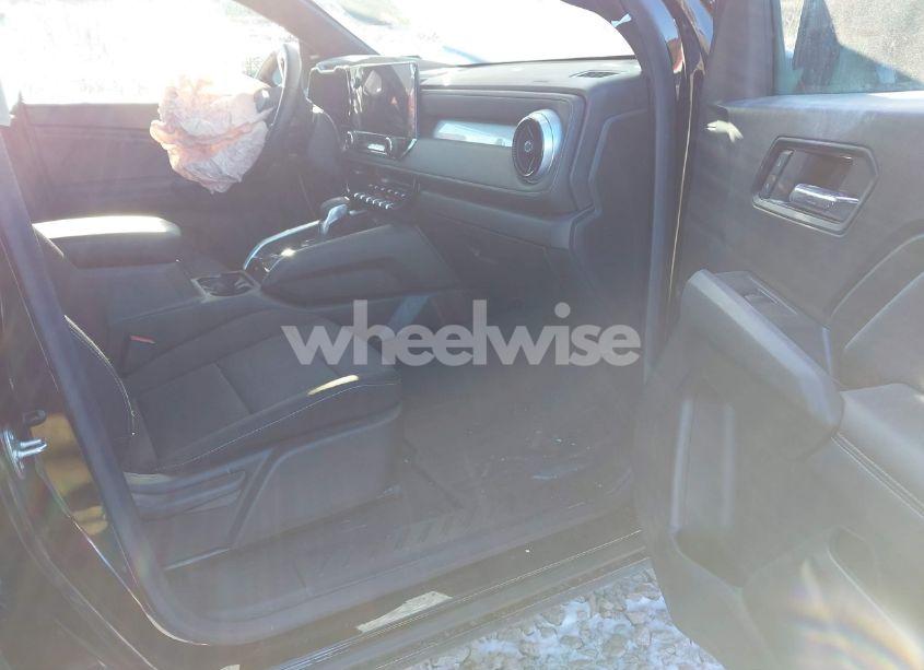 Photo 5 of 2023 Chevrolet Colorado 4WD SHORT BOX LT (VIN 1GCPTCEK6P1234942)