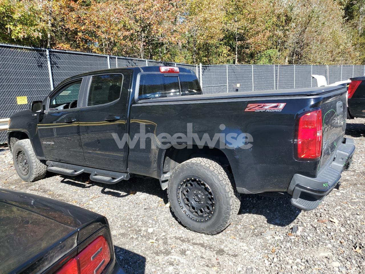 Photo 2 of 2021 CHEVROLET COLORADO Z71 (VIN 1GCPTDE16M1145414)