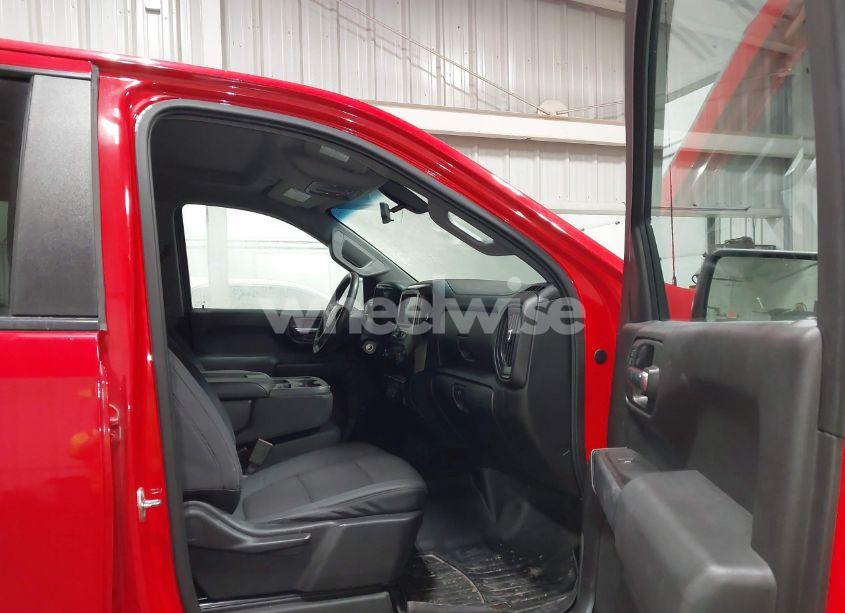 Photo 5 of 2020 Chevrolet Silverado 1500 4WD SHORT BED CUSTOM (VIN 1GCPYBEH6LZ139471)