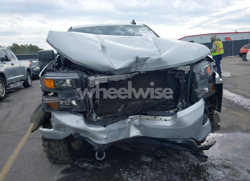 Photo 6 of 2020 Chevrolet Silverado 1500 4WD SHORT BED CUSTOM (VIN 1GCPYBEH7LZ299990)