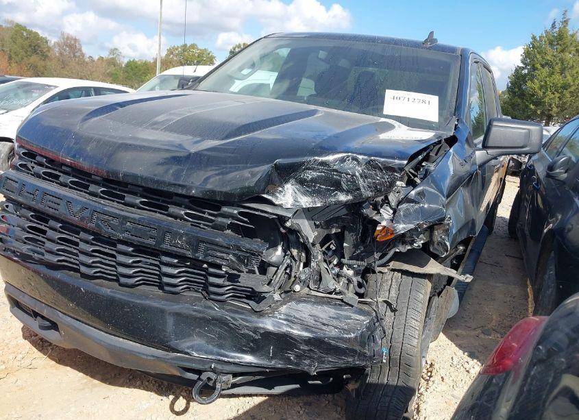 Photo 2 of 2021 Chevrolet Silverado 1500 4WD SHORT BED CUSTOM/4WD STANDARD BED CUSTOM (VIN 1GCPYBEK1MZ257179)