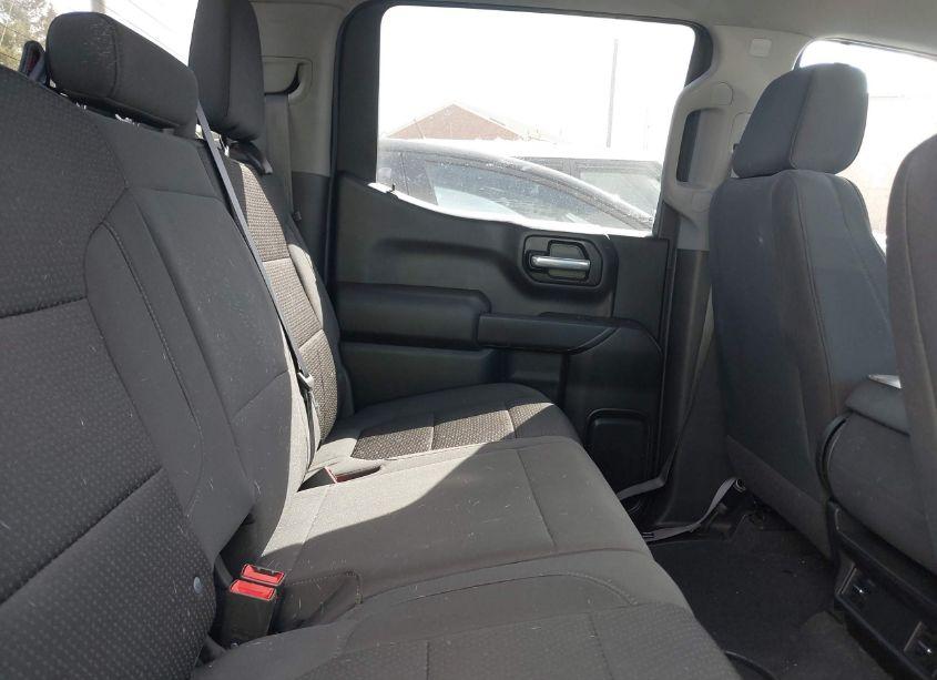 Photo 8 of 2021 Chevrolet Silverado 1500 4WD SHORT BED CUSTOM/4WD STANDARD BED CUSTOM (VIN 1GCPYBEK1MZ257179)