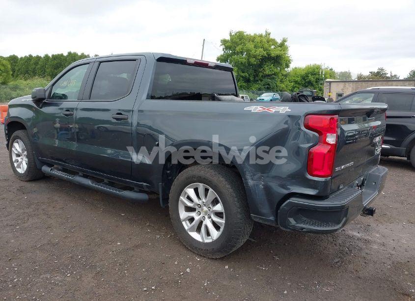 Photo 3 of 2021 Chevrolet Silverado 1500 4WD SHORT BED CUSTOM (VIN 1GCPYBEK1MZ348369)