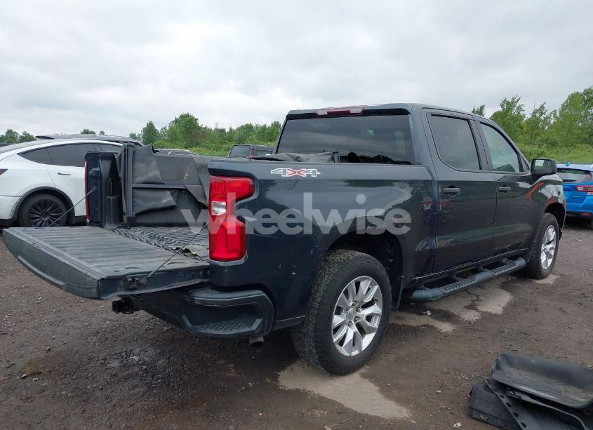 Photo 4 of 2021 Chevrolet Silverado 1500 4WD SHORT BED CUSTOM (VIN 1GCPYBEK1MZ348369)