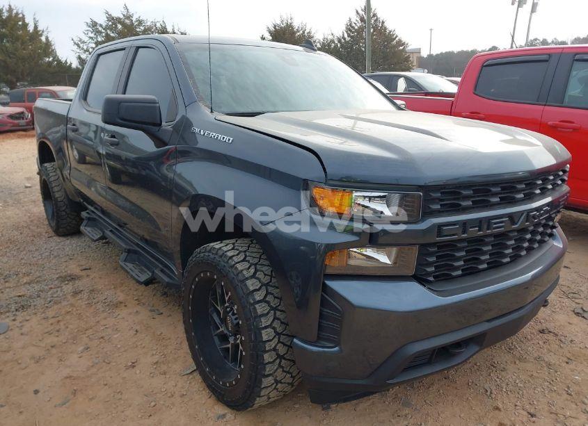 2021 Chevrolet Silverado 1500 4WD SHORT BED CUSTOM (VIN 1GCPYBEK1MZ361509) main photo