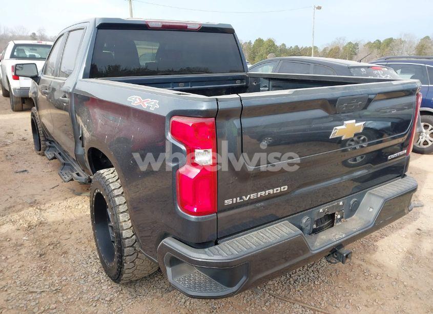 Photo 3 of 2021 Chevrolet Silverado 1500 4WD SHORT BED CUSTOM (VIN 1GCPYBEK1MZ361509)