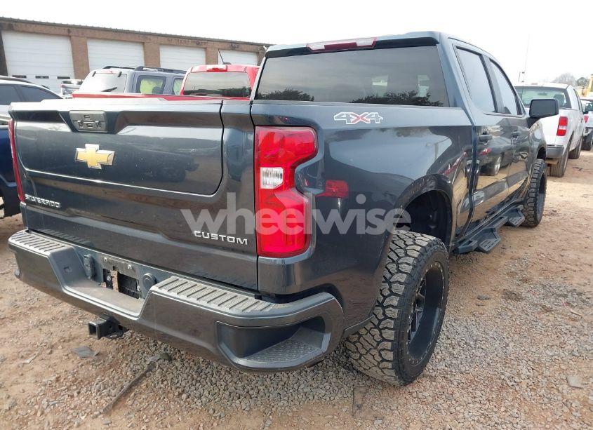 Photo 4 of 2021 Chevrolet Silverado 1500 4WD SHORT BED CUSTOM (VIN 1GCPYBEK1MZ361509)