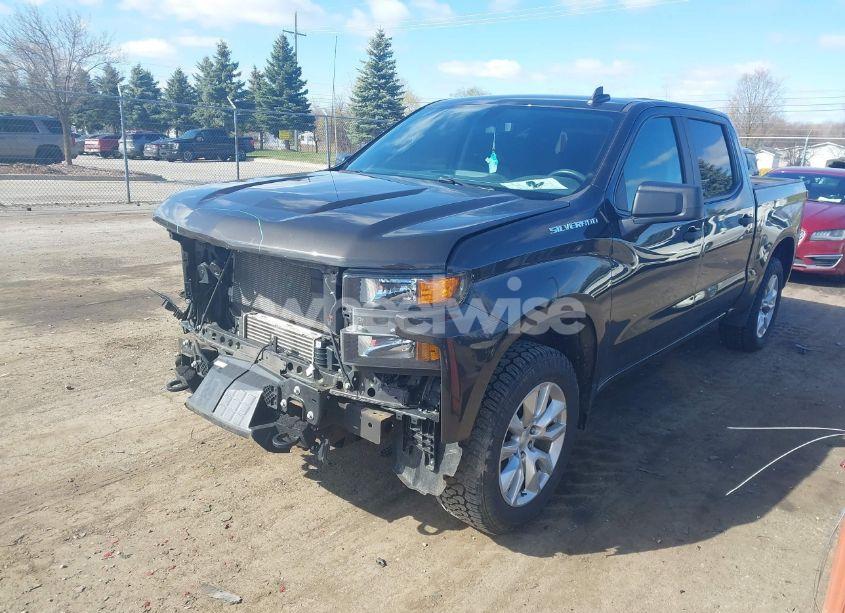 Photo 2 of 2021 Chevrolet Silverado 1500 (VIN 1GCPYBEK3MZ200028)