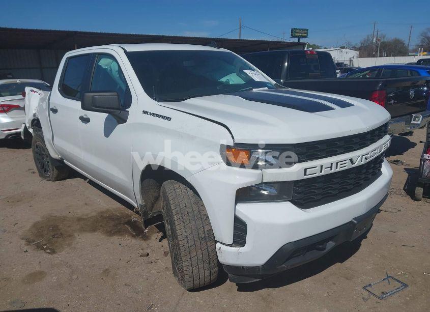 2021 Chevrolet Silverado 1500 4WD SHORT BED CUSTOM (VIN 1GCPYBEK4MZ261632) main photo