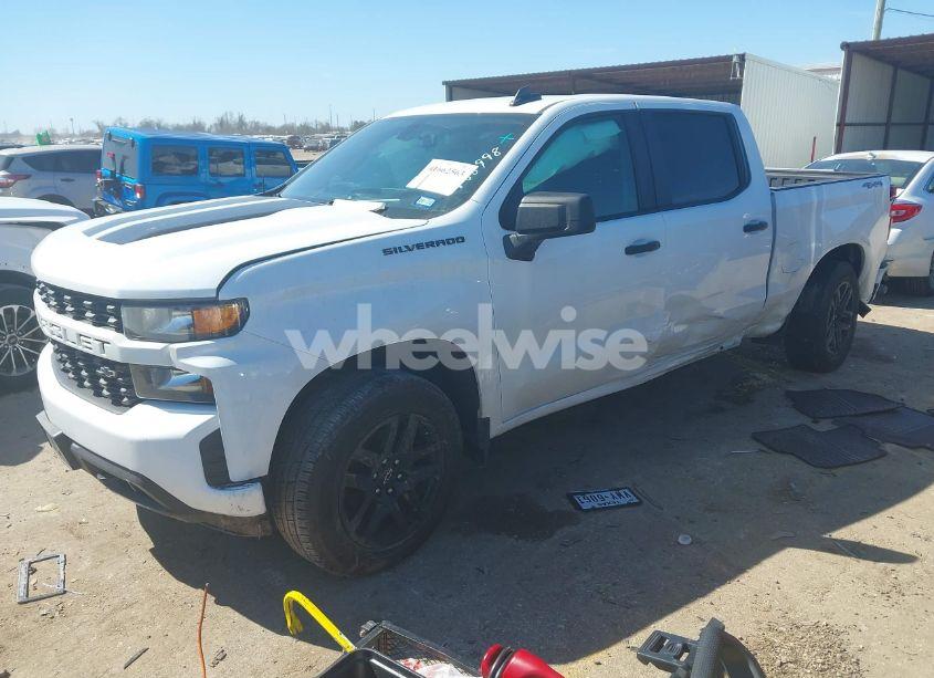 Photo 2 of 2021 Chevrolet Silverado 1500 4WD SHORT BED CUSTOM (VIN 1GCPYBEK4MZ261632)