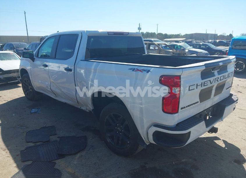 Photo 3 of 2021 Chevrolet Silverado 1500 4WD SHORT BED CUSTOM (VIN 1GCPYBEK4MZ261632)