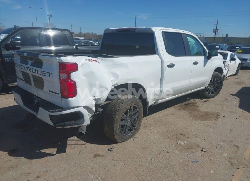 Photo 4 of 2021 Chevrolet Silverado 1500 4WD SHORT BED CUSTOM (VIN 1GCPYBEK4MZ261632)