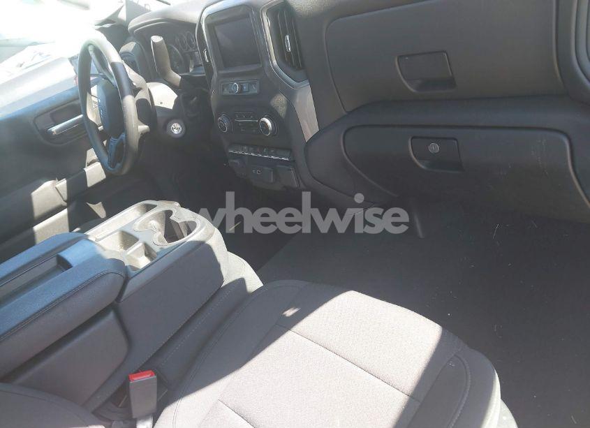 Photo 5 of 2021 Chevrolet Silverado 1500 4WD SHORT BED CUSTOM (VIN 1GCPYBEK4MZ261632)