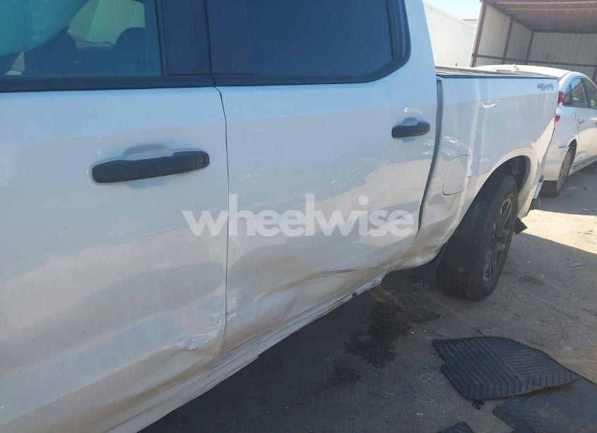 Photo 6 of 2021 Chevrolet Silverado 1500 4WD SHORT BED CUSTOM (VIN 1GCPYBEK4MZ261632)