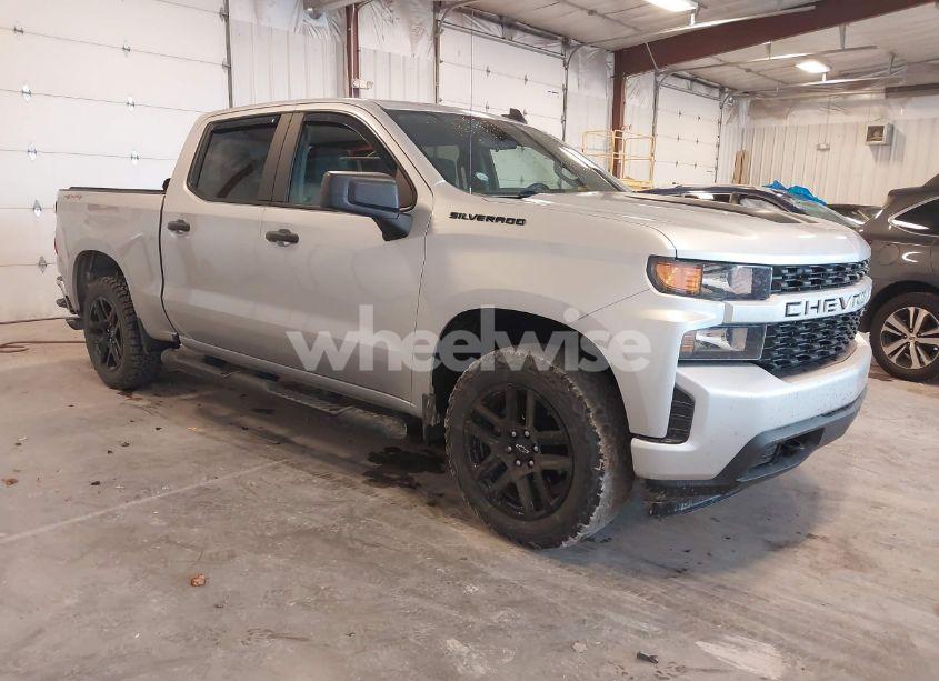 2021 Chevrolet Silverado 1500 4WD SHORT BED CUSTOM (VIN 1GCPYBEK5MZ244645) main photo