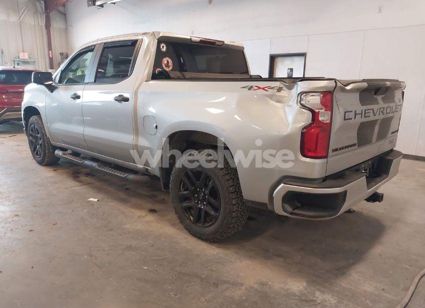 Photo 3 of 2021 Chevrolet Silverado 1500 4WD SHORT BED CUSTOM (VIN 1GCPYBEK5MZ244645)