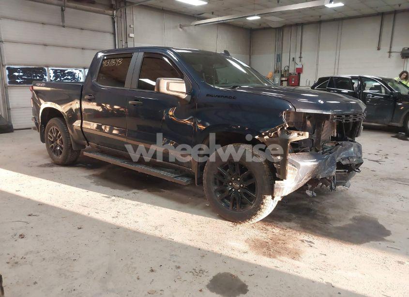 2020 Chevrolet Silverado 1500 4WD SHORT BED CUSTOM (VIN 1GCPYBEK7LZ181031) main photo