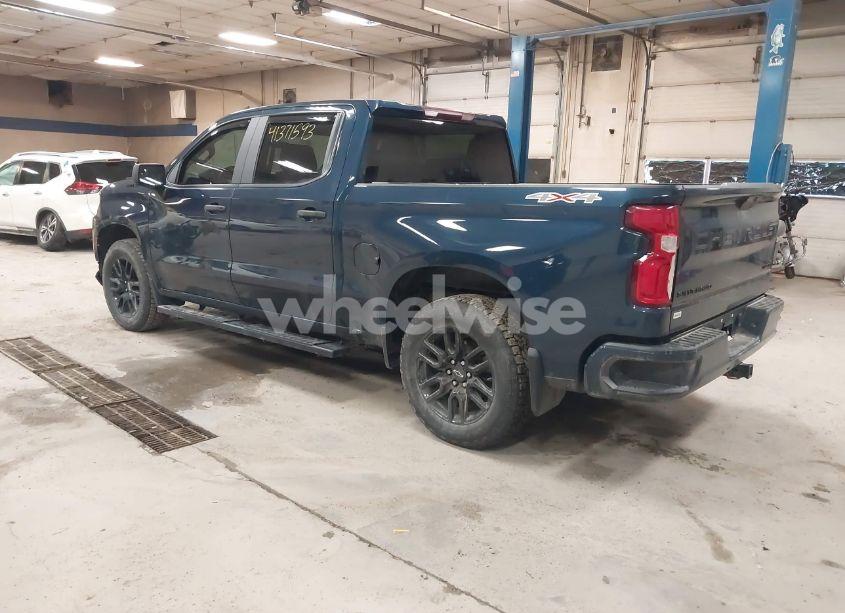 Photo 3 of 2020 Chevrolet Silverado 1500 4WD SHORT BED CUSTOM (VIN 1GCPYBEK7LZ181031)