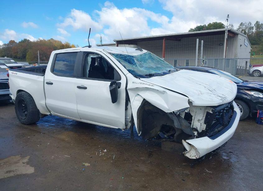 2021 Chevrolet Silverado 1500 4WD SHORT BED CUSTOM (VIN 1GCPYBEK8MZ191763) main photo