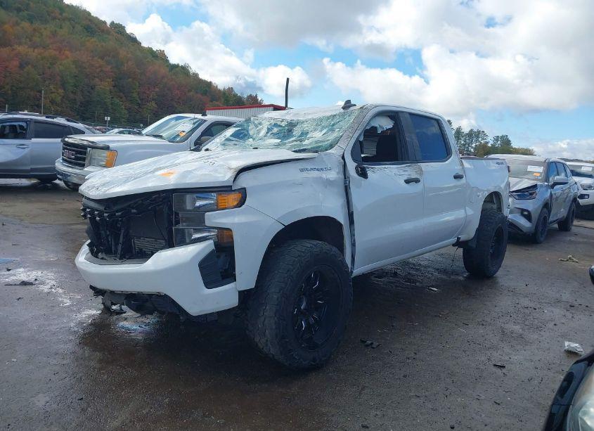 Photo 2 of 2021 Chevrolet Silverado 1500 4WD SHORT BED CUSTOM (VIN 1GCPYBEK8MZ191763)