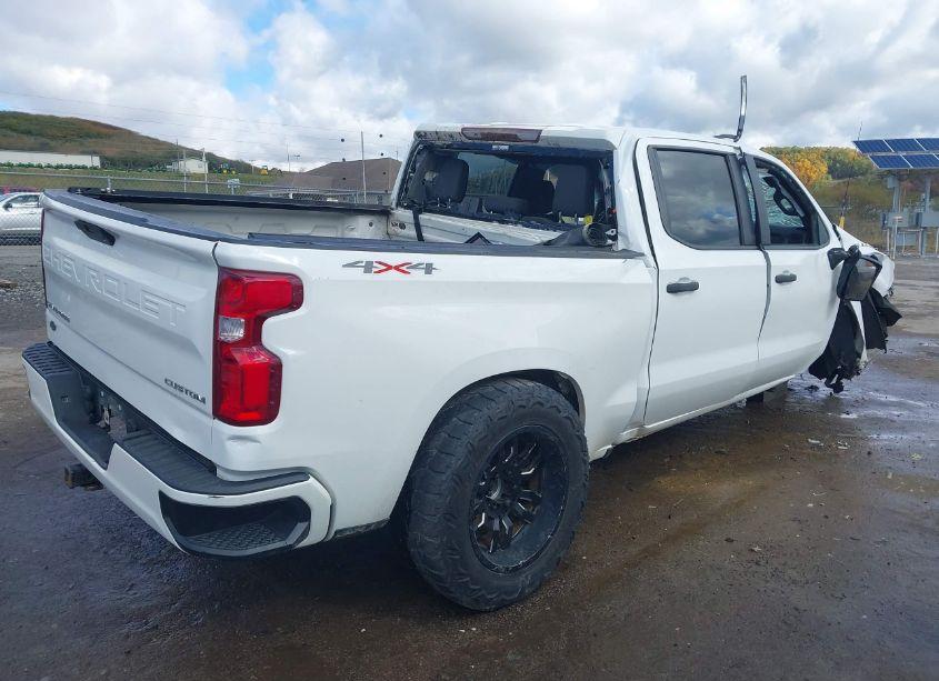 Photo 4 of 2021 Chevrolet Silverado 1500 4WD SHORT BED CUSTOM (VIN 1GCPYBEK8MZ191763)