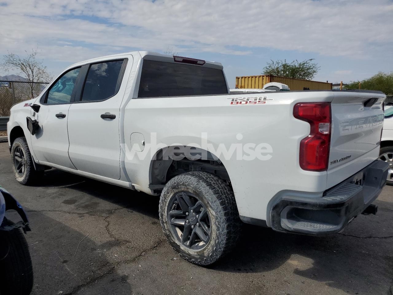 Photo 2 of 2019 CHEVROLET SILVERADO K1500 TRAIL BOSS CUSTOM (VIN 1GCPYCEFXKZ318163)