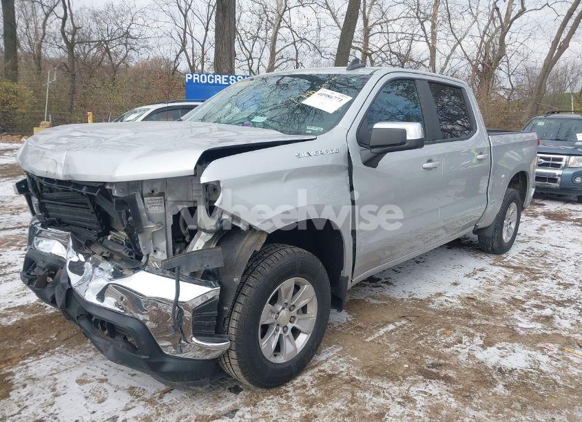 Photo 2 of 2019 Chevrolet Silverado 1500 LT (VIN 1GCPYDEK1KZ354147)