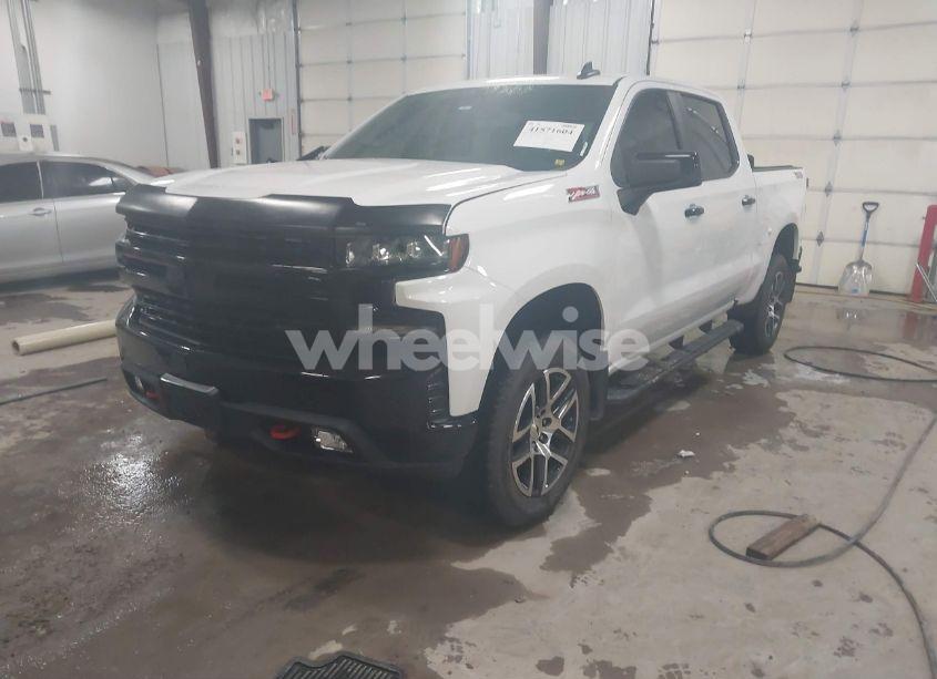 Photo 2 of 2020 Chevrolet Silverado 1500 4WD SHORT BED LT TRAIL BOSS (VIN 1GCPYFED6LZ209619)