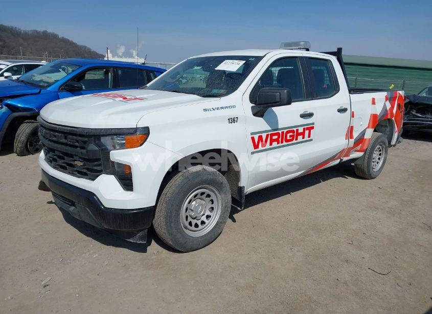 Photo 2 of 2022 Chevrolet Silverado 1500 2WD DOUBLE CAB STANDARD BED WT (VIN 1GCRAAEK0NZ528967)