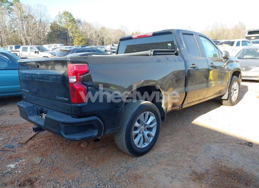 Photo 4 of 2022 Chevrolet Silverado 1500 2WD DOUBLE CAB STANDARD BED CUSTOM (VIN 1GCRABEK5NZ640511)