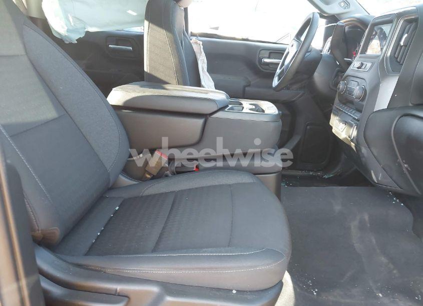 Photo 5 of 2022 Chevrolet Silverado 1500 2WD DOUBLE CAB STANDARD BED CUSTOM (VIN 1GCRABEK5NZ640511)