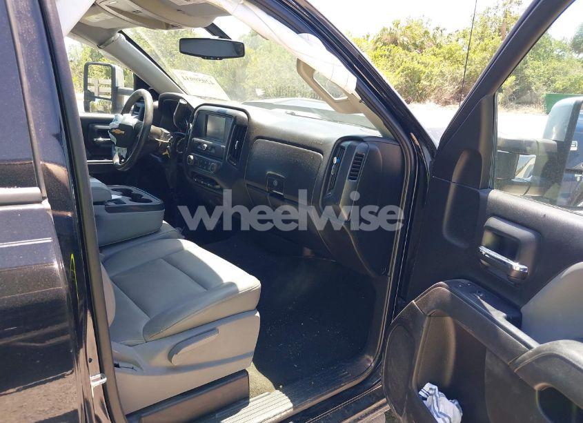 Photo 5 of 2017 Chevrolet Silverado 1500 WT (VIN 1GCRCNEC1HZ337363)