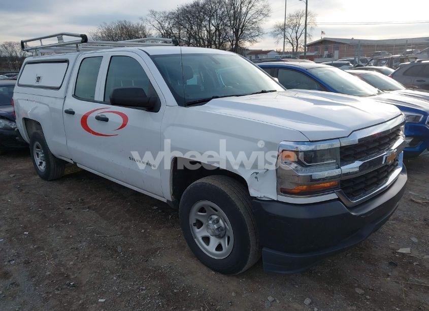 2018 Chevrolet Silverado 1500 WT (VIN 1GCRCNEC2JZ305026) main photo