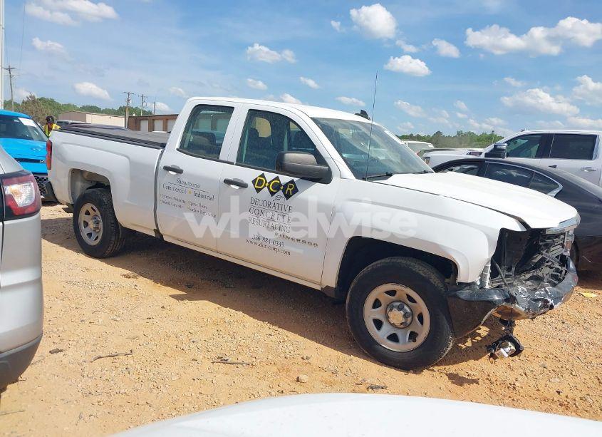 2017 Chevrolet Silverado C1500/C1500 LS (VIN 1GCRCNEC5HZ299328) main photo
