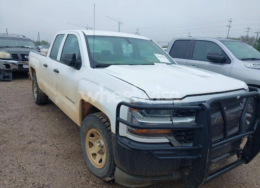 2018 Chevrolet Silverado 1500 WT (VIN 1GCRCNEC5JZ241810) main photo