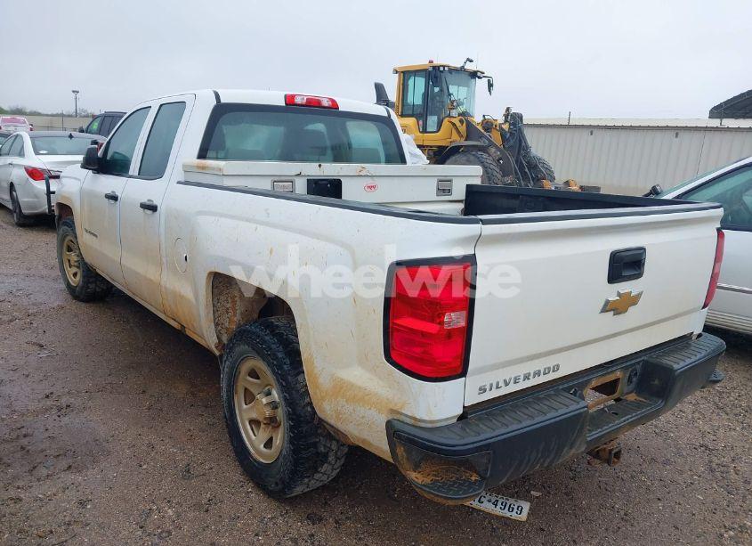 Photo 3 of 2018 Chevrolet Silverado 1500 WT (VIN 1GCRCNEC5JZ241810)
