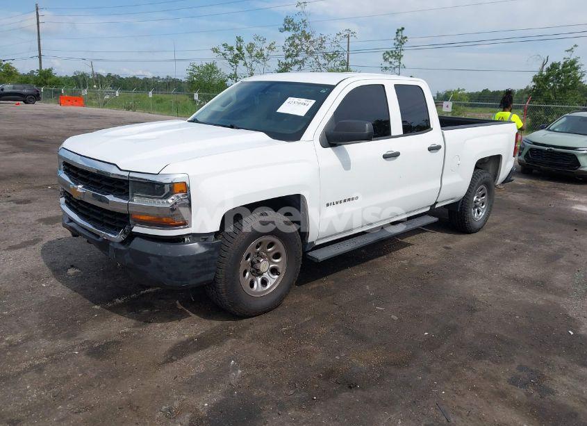 Photo 2 of 2017 Chevrolet Silverado 1500 WT (VIN 1GCRCNECXHZ350936)