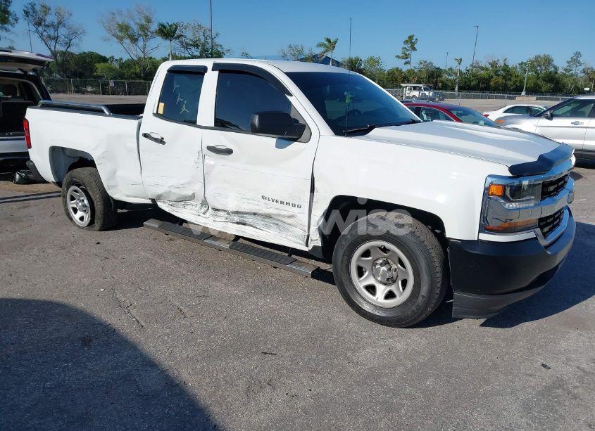 2018 Chevrolet Silverado 1500 WT (VIN 1GCRCNEH2JZ241811) main photo