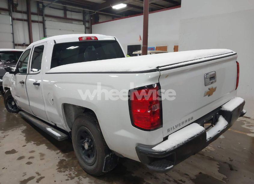 Photo 3 of 2018 Chevrolet Silverado 1500 WT (VIN 1GCRCNEH3JZ375775)