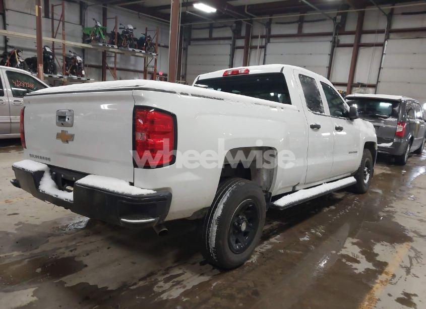 Photo 4 of 2018 Chevrolet Silverado 1500 WT (VIN 1GCRCNEH3JZ375775)