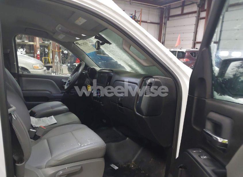 Photo 5 of 2018 Chevrolet Silverado 1500 WT (VIN 1GCRCNEH3JZ375775)