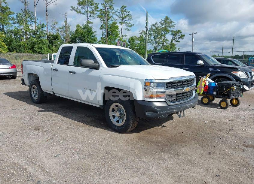 2017 Chevrolet Silverado 1500 WT (VIN 1GCRCNEH5HZ302577) main photo
